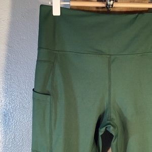 Adorable ZYIA Active Forest Green Legging  Woman 8-10 Pockets Great Condition